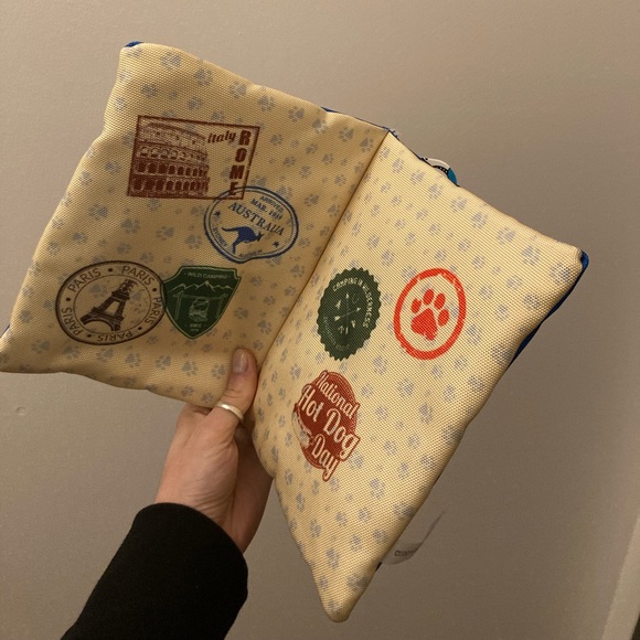 Woof plays passport dog toy - Picture 3 of 4